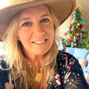 Meet your Posher, Gina